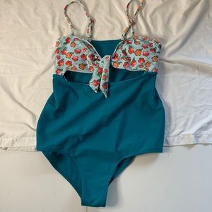 Maternity bathing suit NWOT